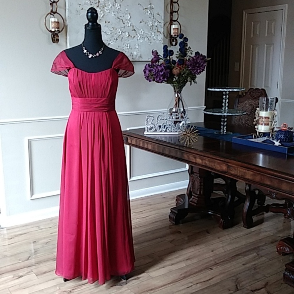 Belsoie Tiffany Chiffon Red Cap Sleeves Floor-length Gown. Size 8 - Picture 5 of 17